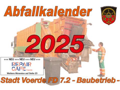 Titelbild des Abfallkalenders 2025 der Stadt Voerde. Im Hintergrund ist ein Müllfahrzeug mit einem Mitarbeiter in orange-grüner Uniform bei der Arbeit zu sehen. Vorne steht „Abfallkalender 2025 - Stadt Voerde FD 7.2 - Baubetrieb“ und ein Hinweisfeld wirbt mit NEU für das REPAIR CAFE Voerde, mit weiteren Hinweisen auf Seite 23. Das Stadtwappen ist oben rechts zu sehen.