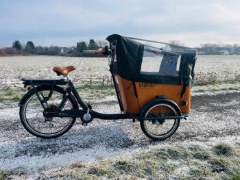 Lastenfahrrad mit Regenverdeck 