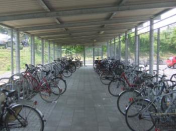 Innenansicht der Radstation am Bahnhof Friedrichsfeld